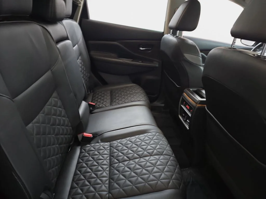 Used 2019 Brown Nissan Platinum image 13