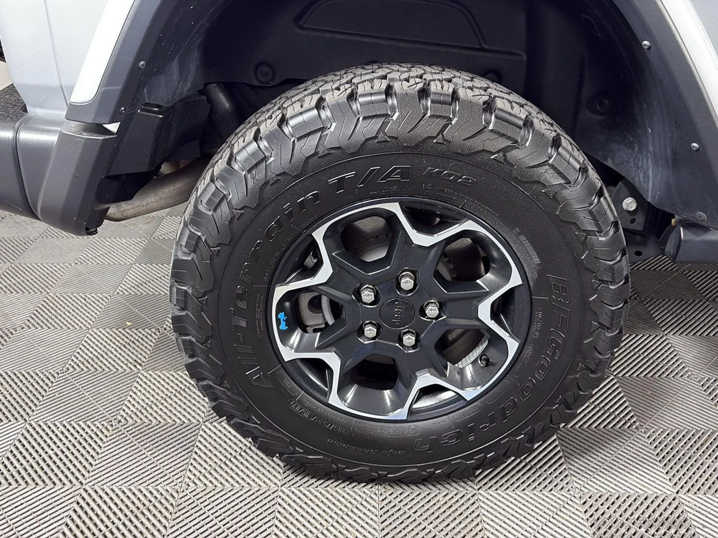 Used 2023 Silver Zynith Clearcoat Jeep Rubicon image 16