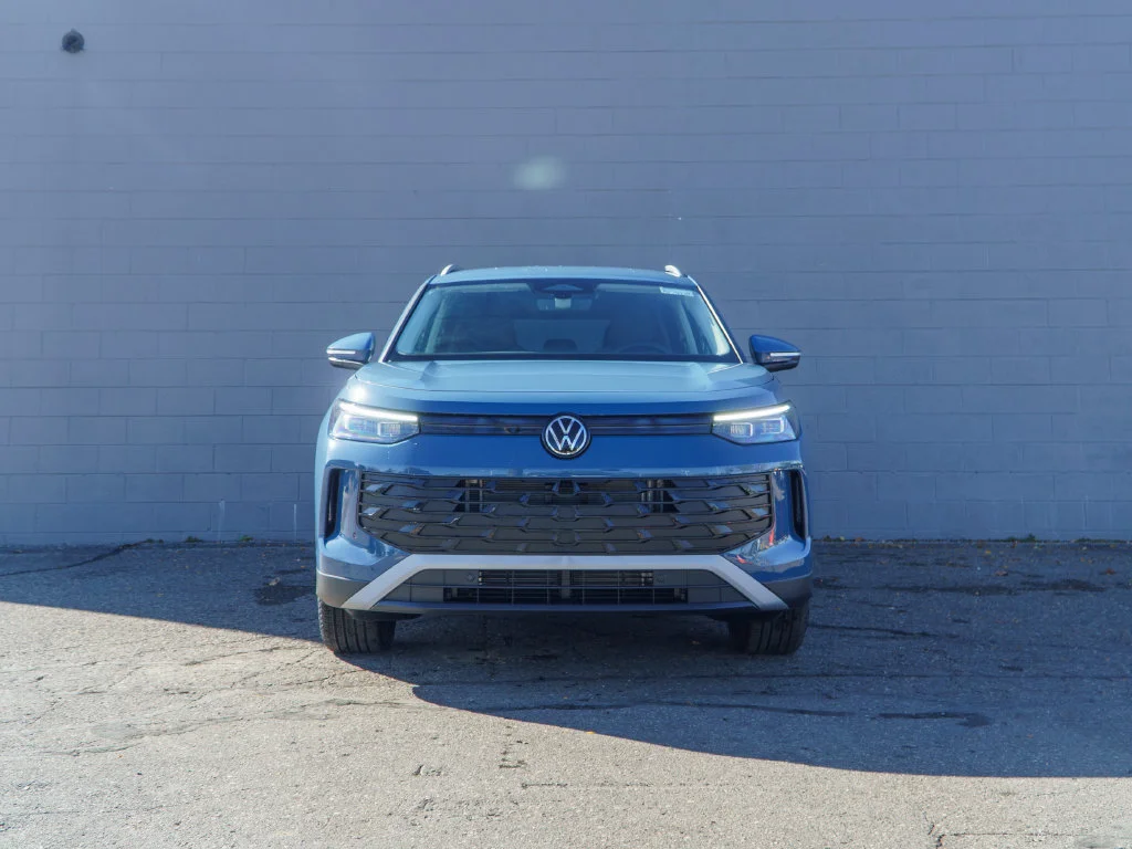 New 2026 Monterey Blue Pearl Volkswagen 2.0T SE image 2