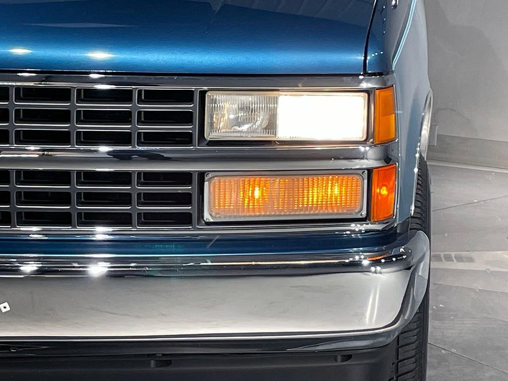 Used 1992  Chevrolet NA image 22
