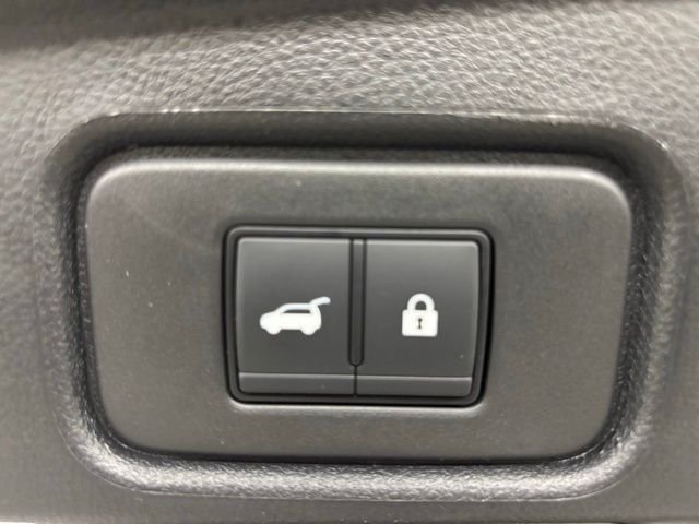 Used 2025 Black Nissan Platinum image 9