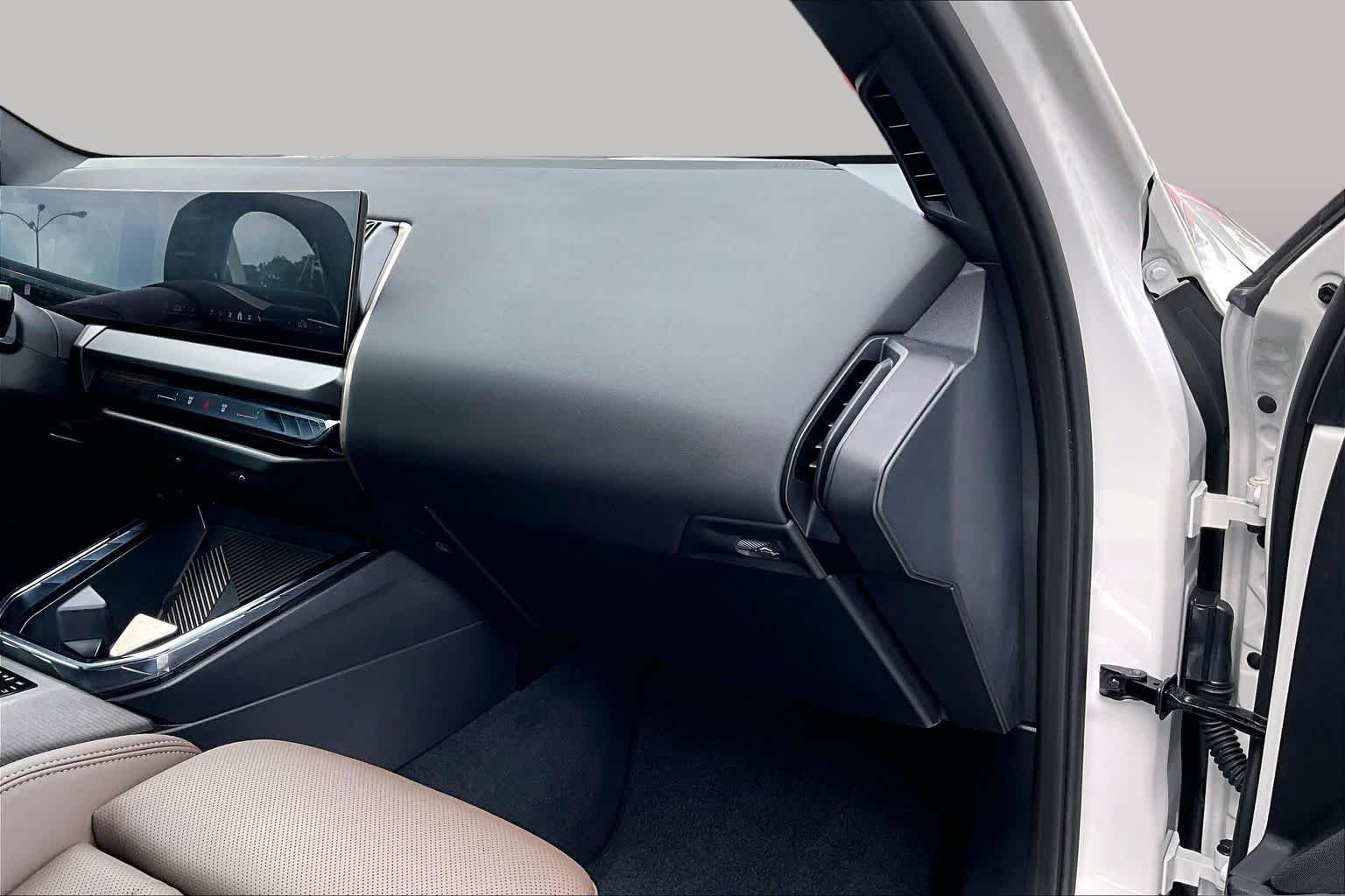 Used 2025 Mineral White Metallic BMW 30 xDrive image 19