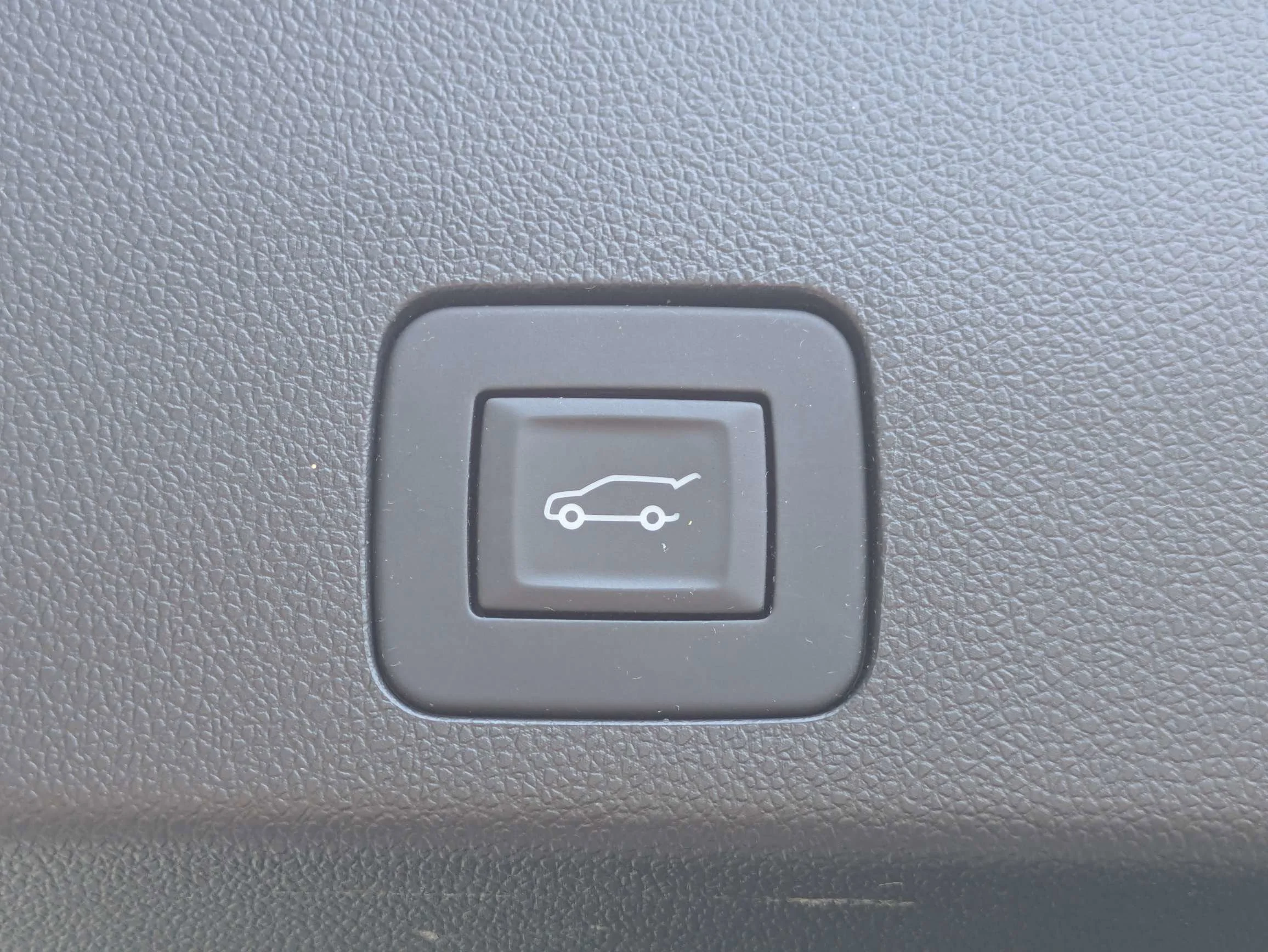 Used 2025 Summit White Buick Sport Touring image 13