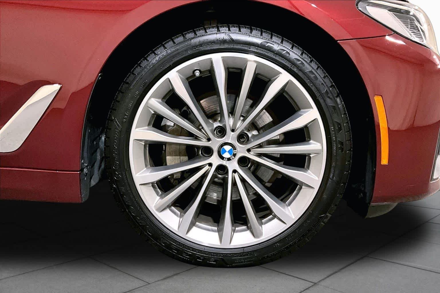 Used 2023 Aventurin Red Metallic BMW 530i xDrive image 20