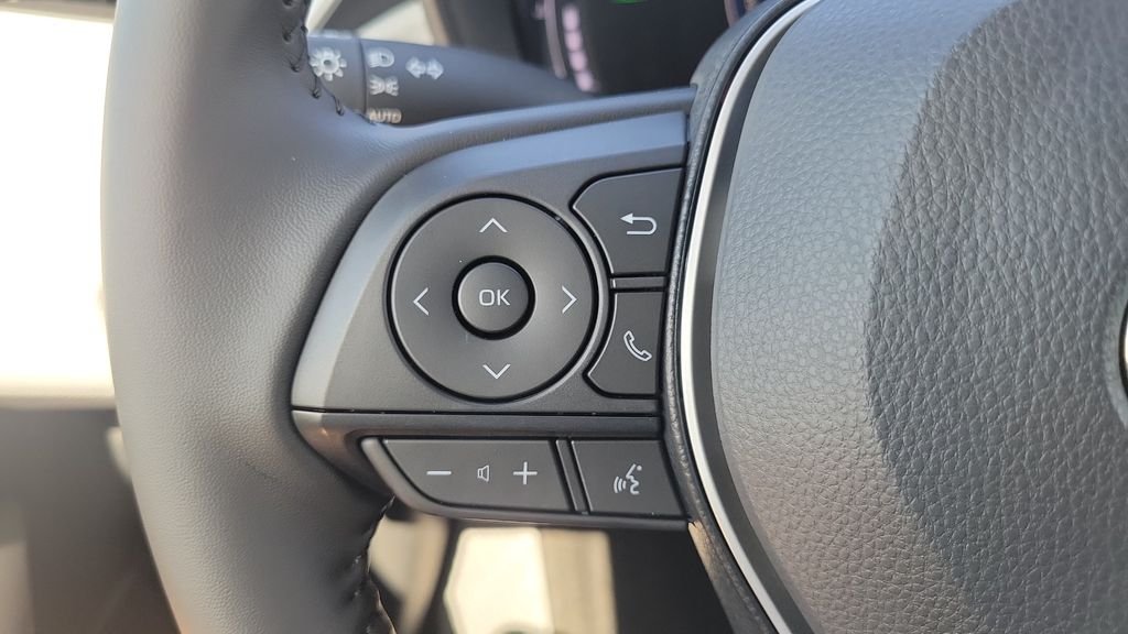 New 2026 Wind Chill Pearl <sup>1</sup> Toyota  SE image 18
