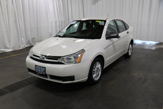 Used 2011 White Ford SE image 23