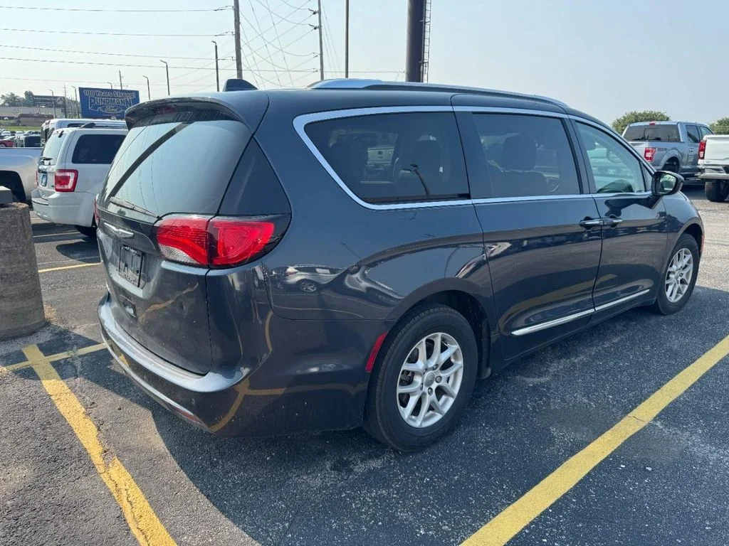 Used 2020 Jazz Blue Pearlcoat Chrysler Touring L image 5
