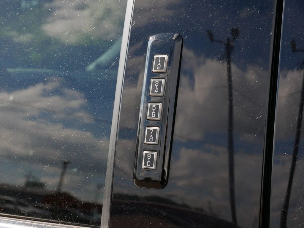 Used 2018 White Ford Platinum image 14