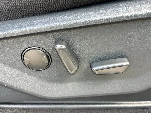 New 2026 Agate Black Metallic Ford XLT image 30