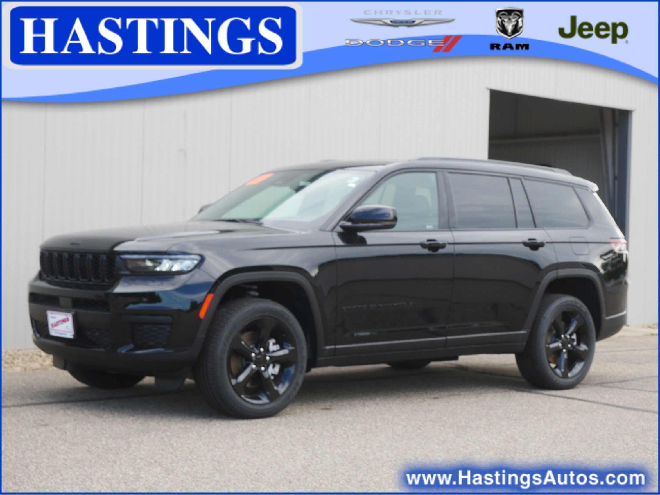 New 2025 Diamond Black Crystal Pearl-Coat Exterior Paint Jeep Altitude image 1