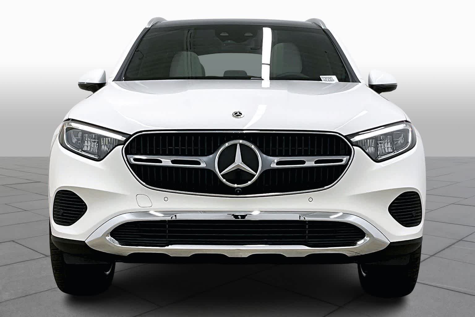 New 2026 Polar White Mercedes-Benz GLC 300 image 3