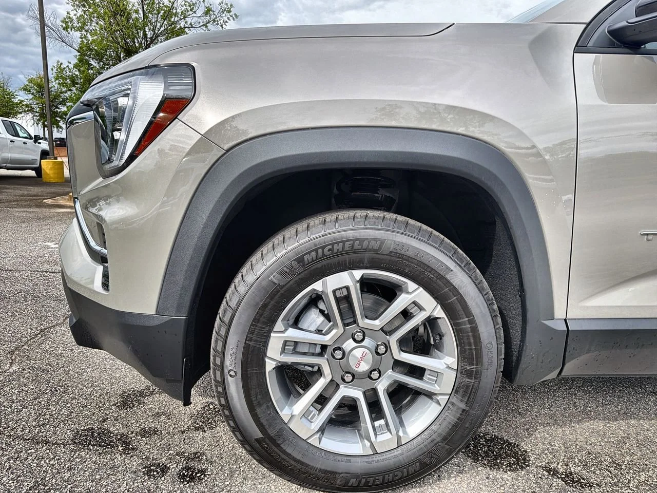New 2026 Riverstone Metallic GMC Elevation image 28