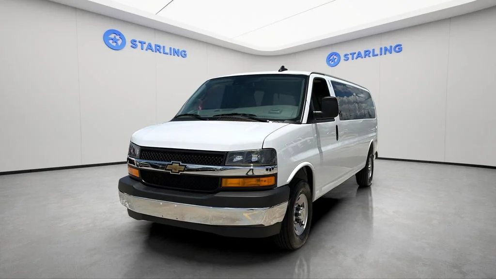 Used 2025 Summit White Chevrolet 1LT image 16