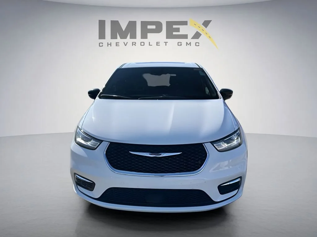 Used 2026 White Chrysler Limited image 6