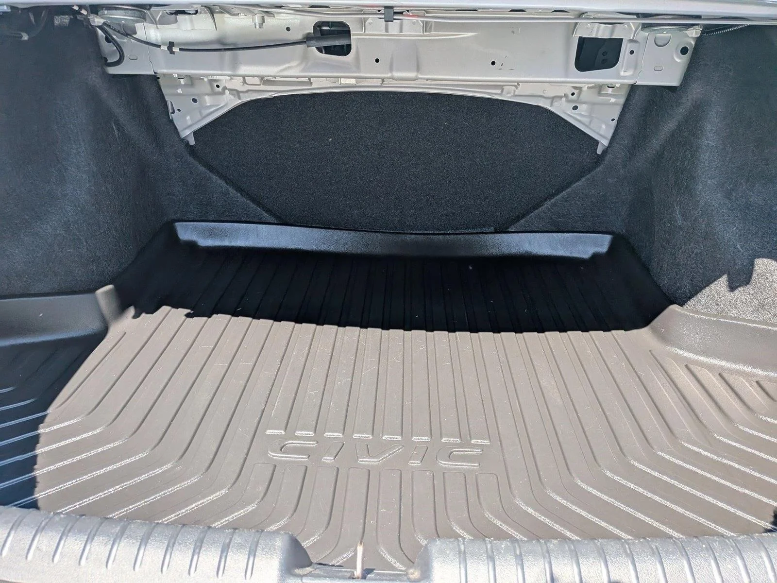Used 2014 Silver/Gray Honda LX image 6