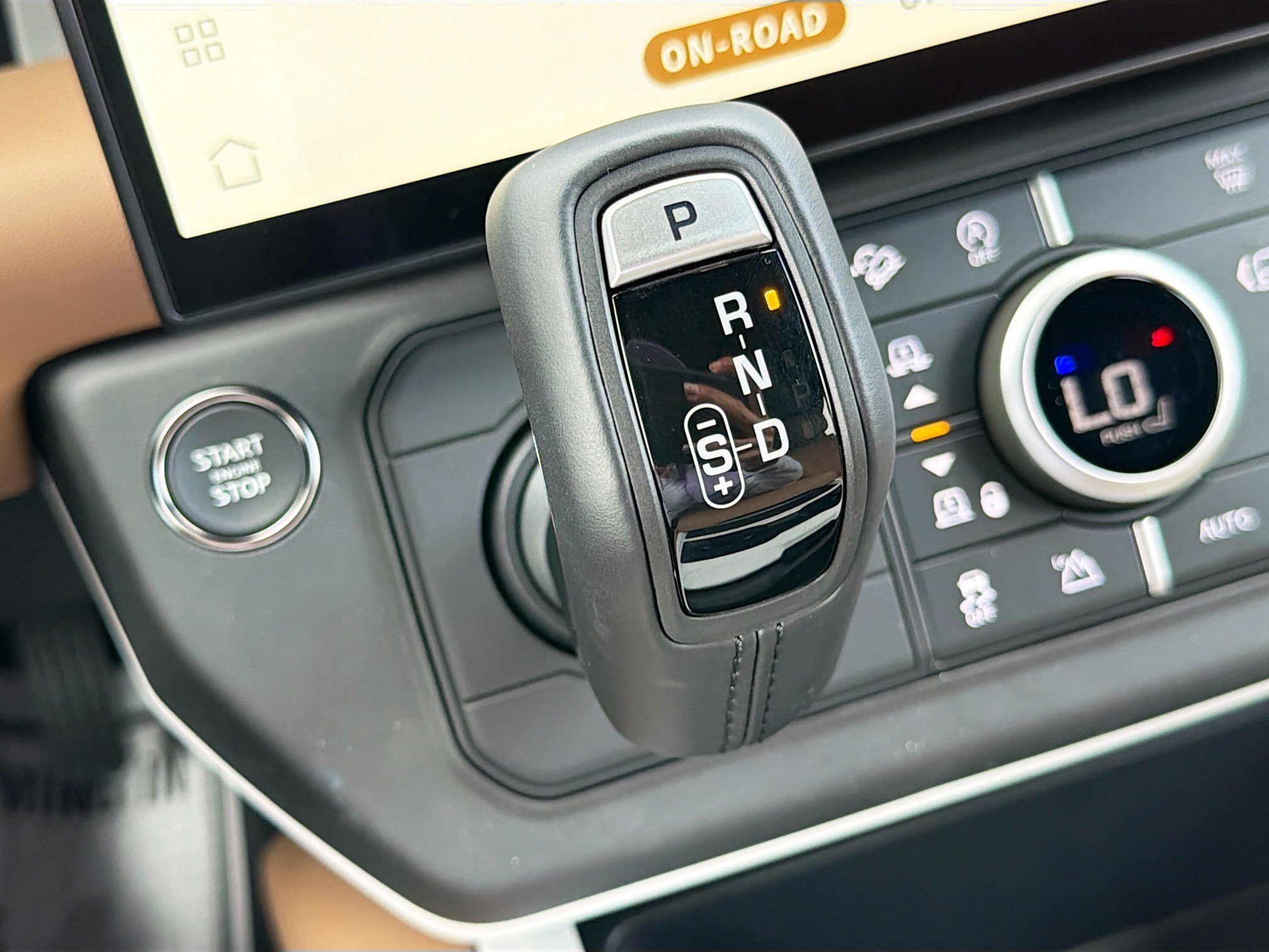 New 2026 Fuji White Land Rover X-Dynamic SE image 29