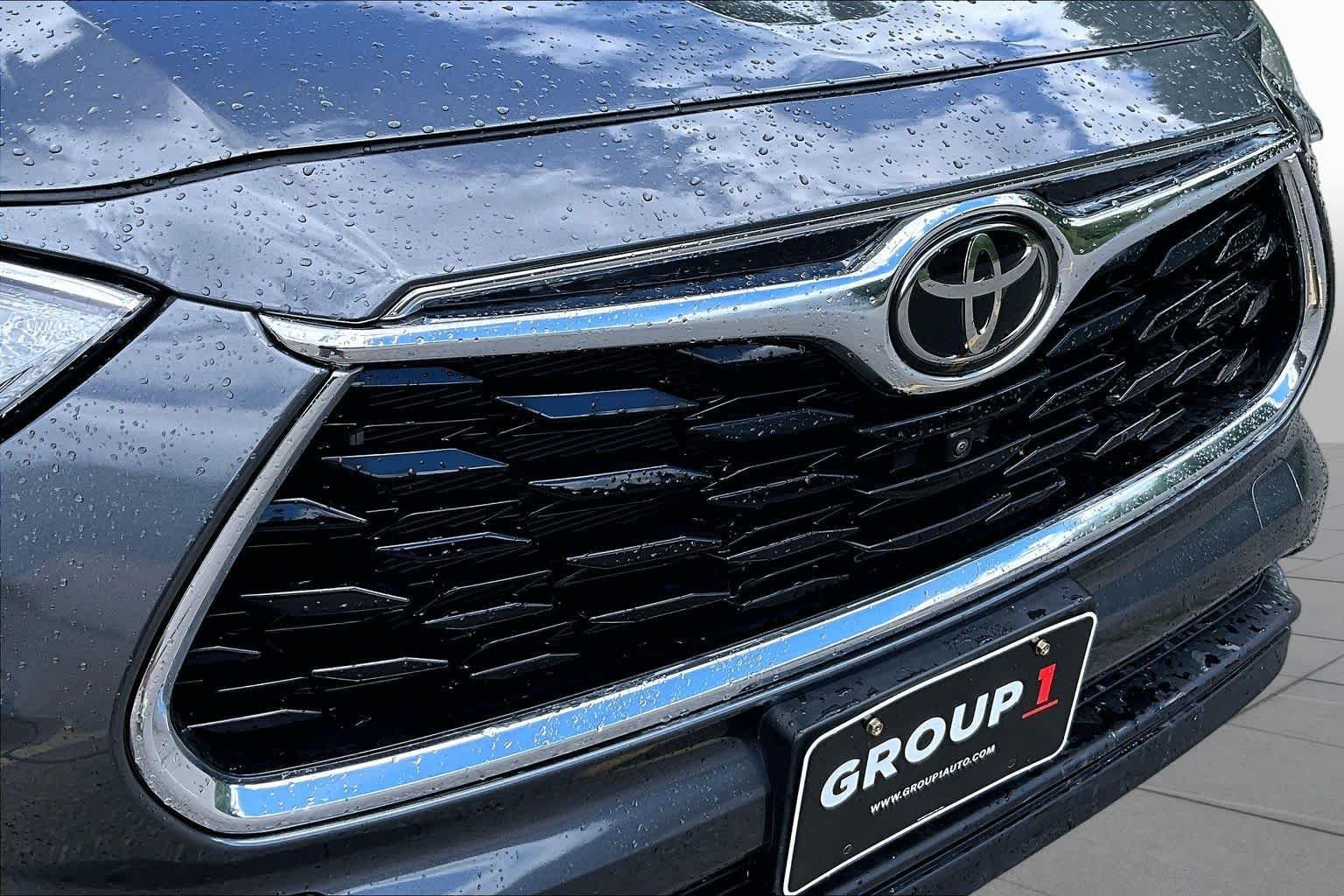 Used 2025 Magnetic Gray Metallic Toyota Limited image 32
