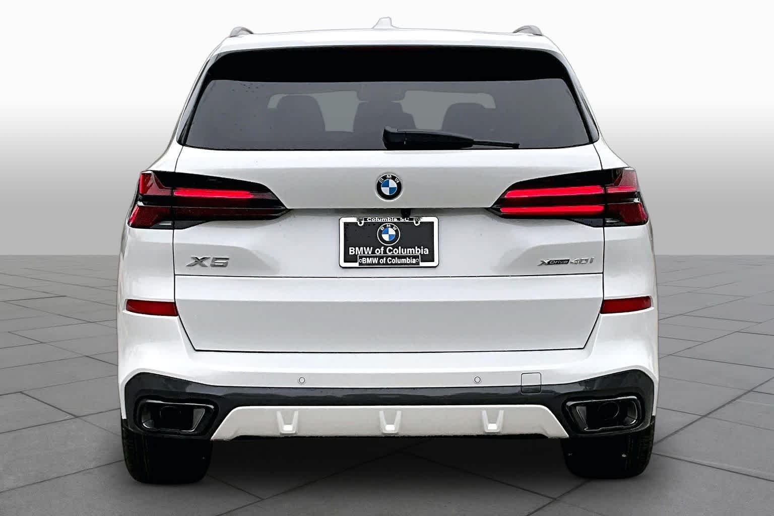 New 2026 Mineral White Metallic BMW xDrive40i image 4