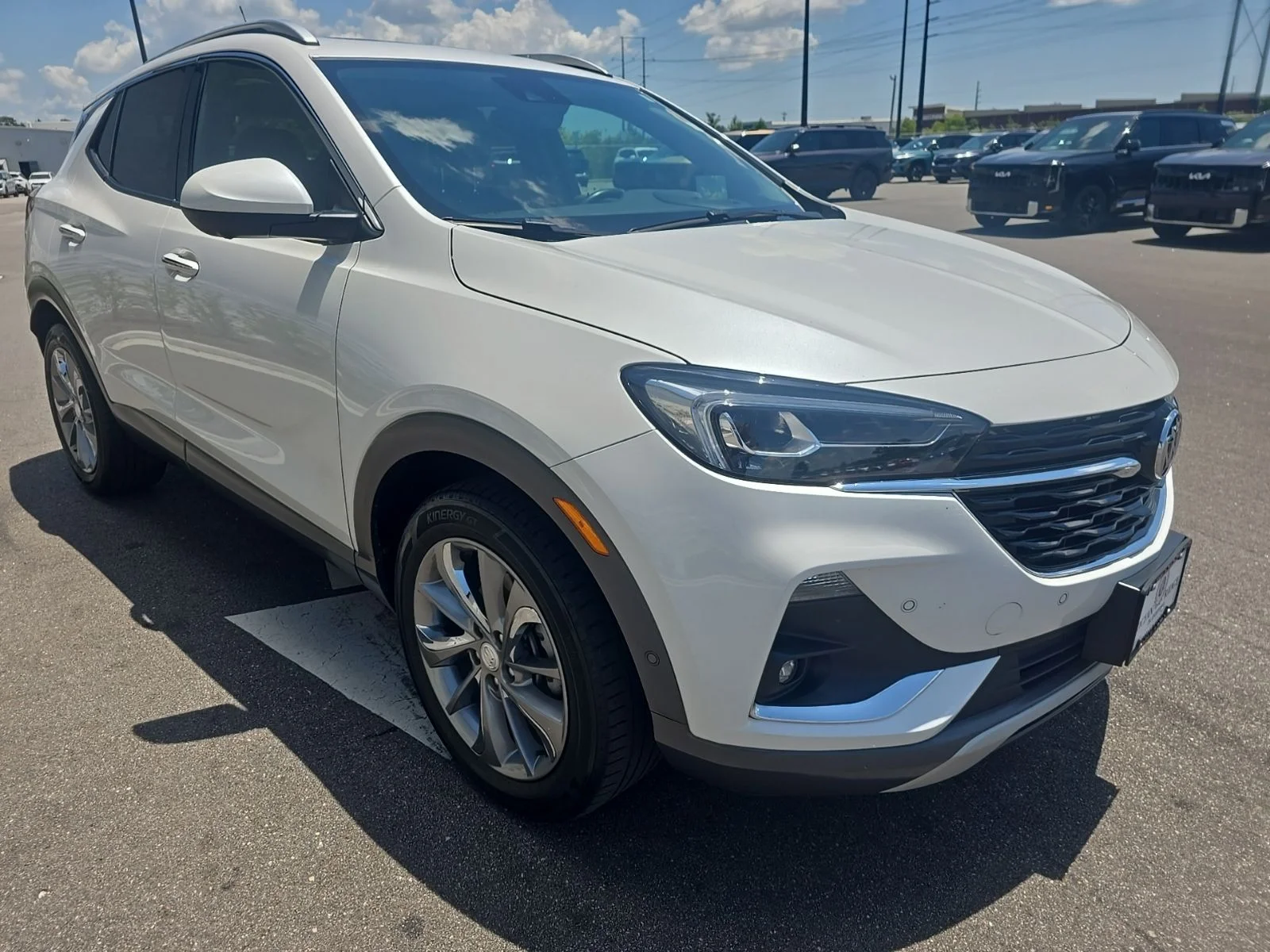 Used 2022 White Frost Tricoat Buick Essence image 4
