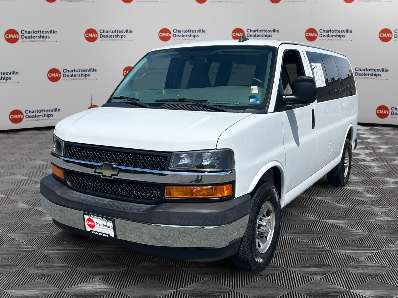 Used 2017 Summit White Chevrolet LT image 1