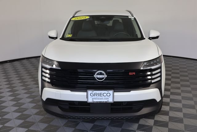 Used 2025 Aspen White Nissan SR image 3