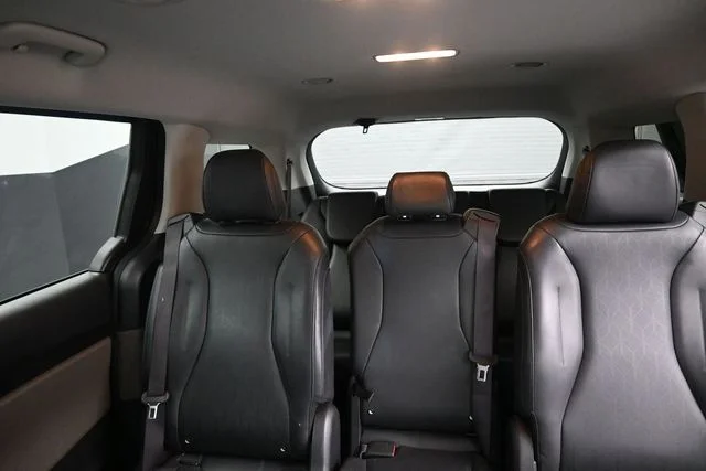 Certified Used 2025 Metal Kia LXS image 17
