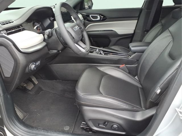 Used 2025 Silver Jeep Limited image 19
