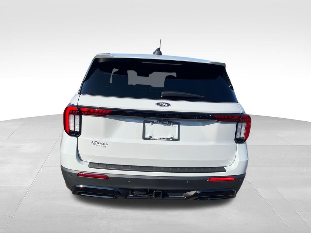 New 2027 Avalanche Gray Ford ST-Line image 4