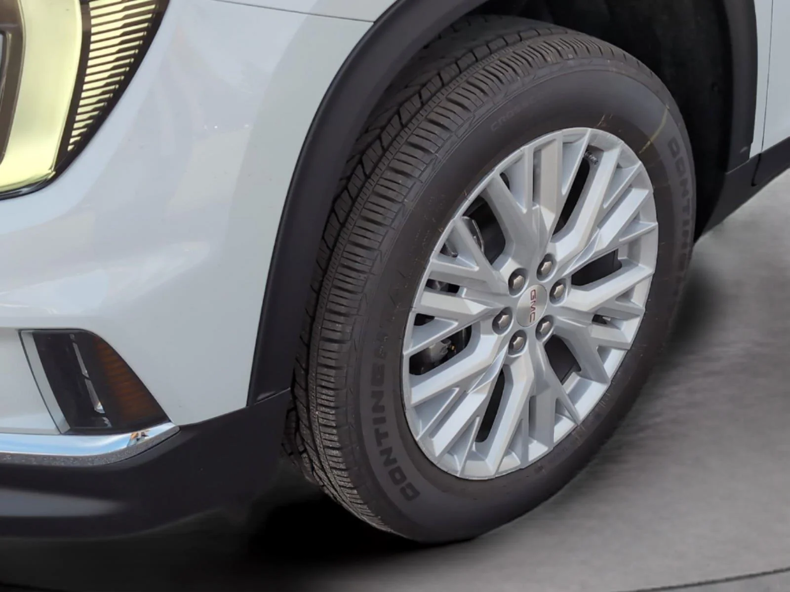 New 2026 Summit White GMC Elevation image 31