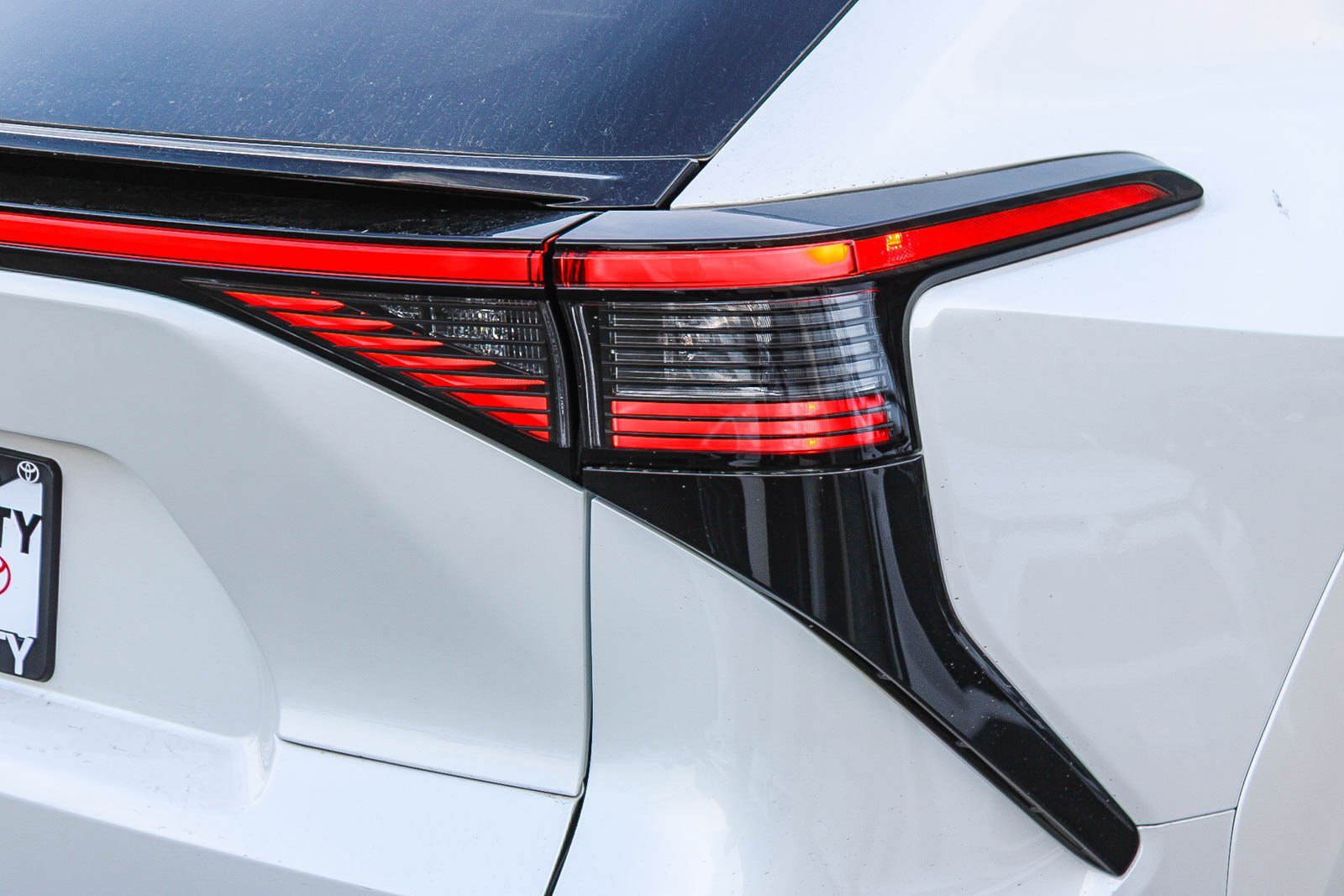 New 2026 Wind Chill Pearl <sup>1</sup> Toyota  XLE image 9
