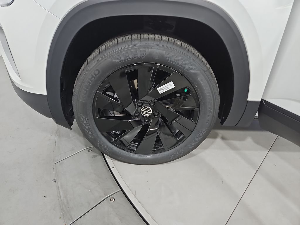 New 2026 White/off-white Volkswagen SE w/Technology image 25