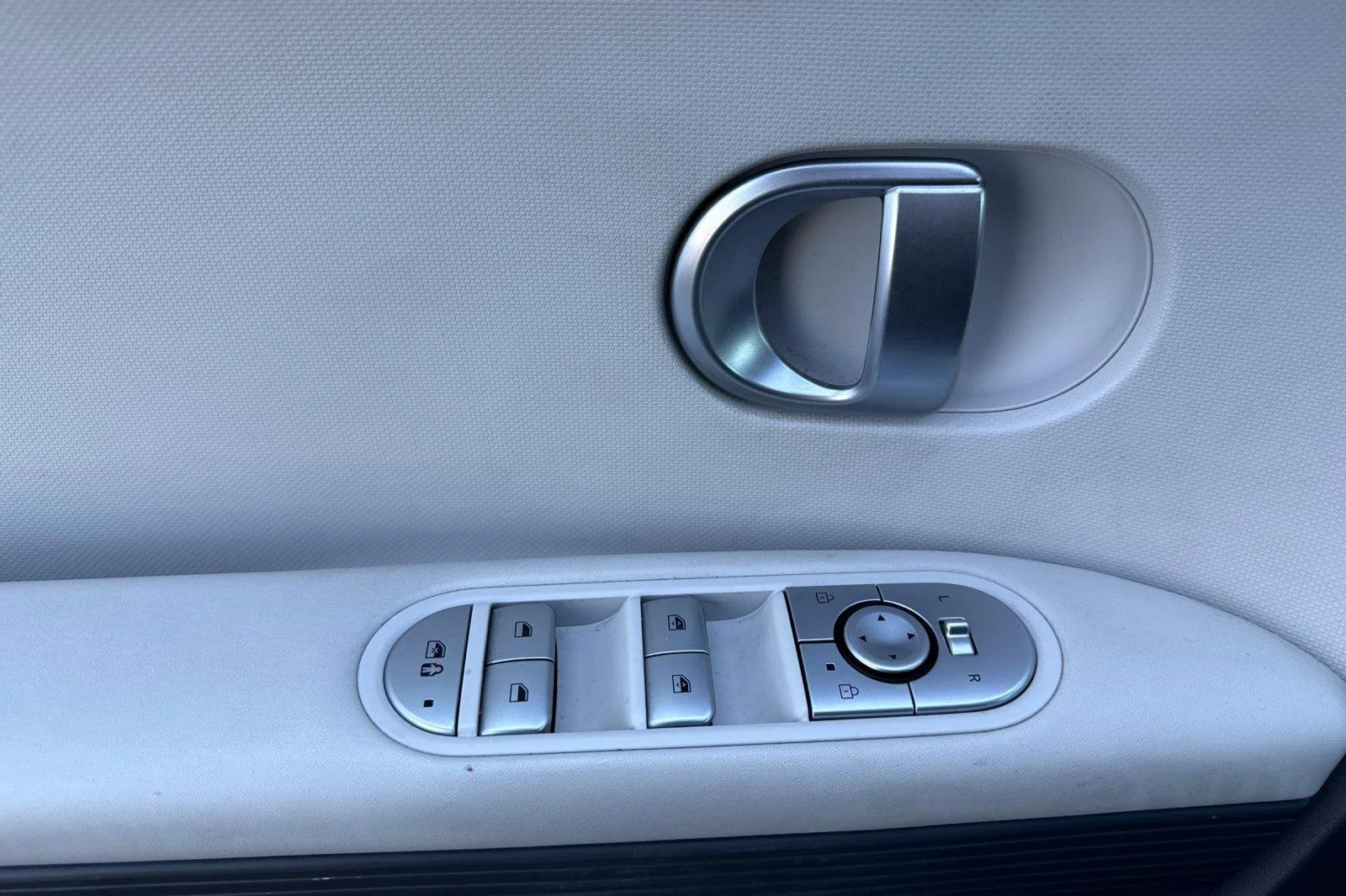 Used 2024 Abyss Black Hyundai SEL image 11