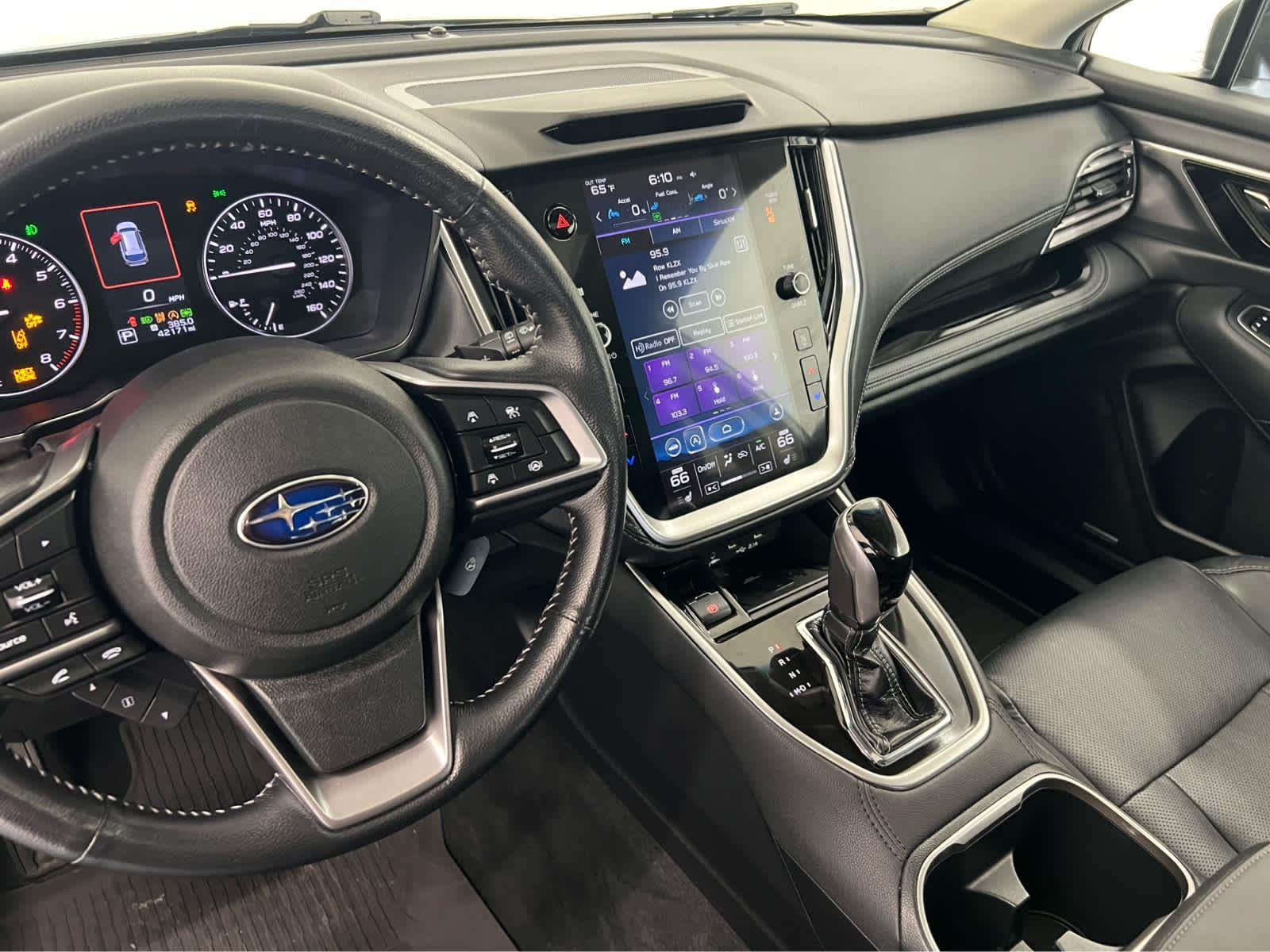 Used 2022 Ice Silver Metallic Subaru Limited image 19