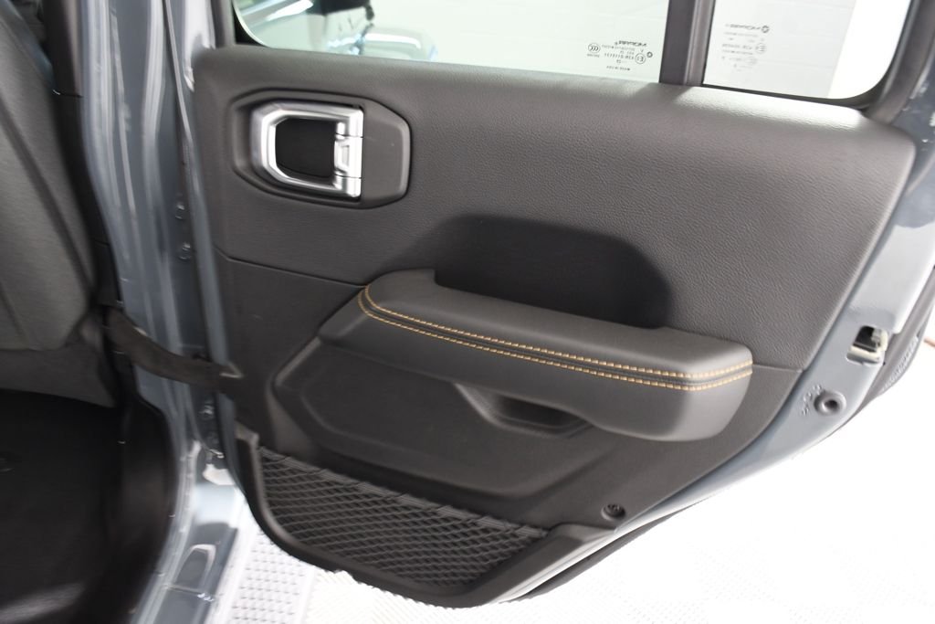 Used 2025 Anvil Clearcoat Jeep Sahara 4xe image 21