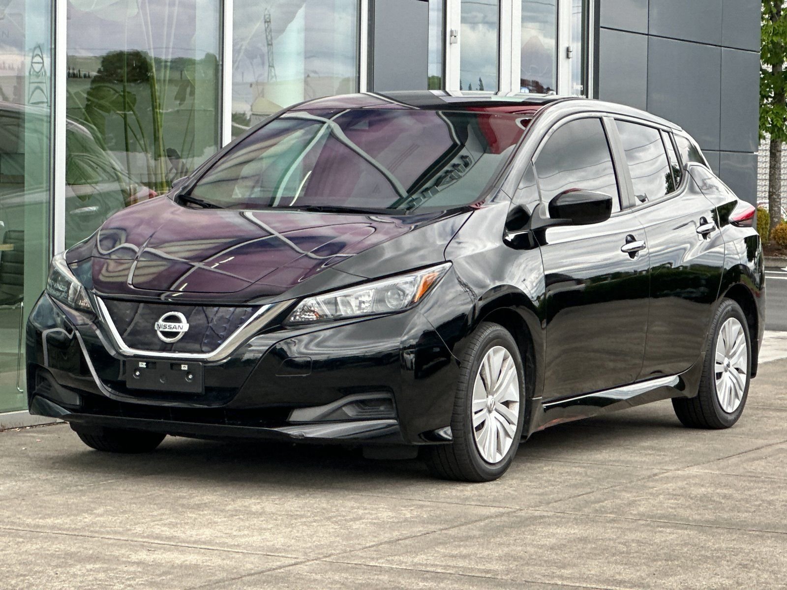 Used 2022 Super Black Nissan S image 7
