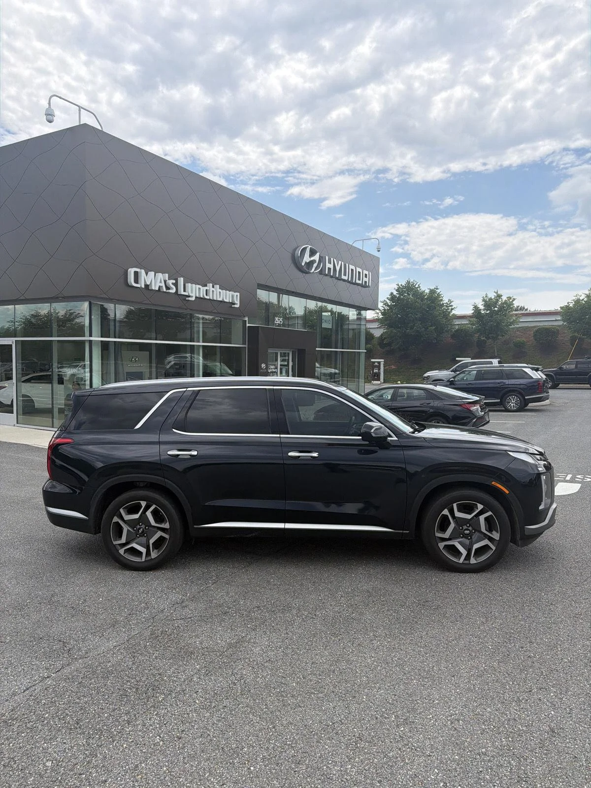 Used 2023 Moonlight Cloud Hyundai SEL image 3