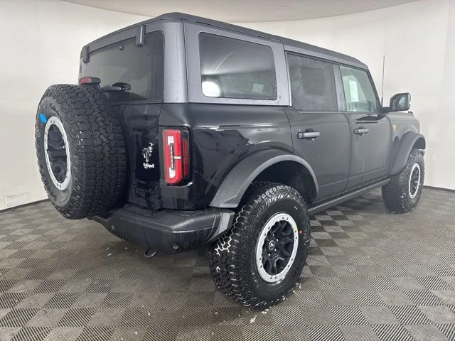 New 2025 Shadow Black Ford Badlands image 3