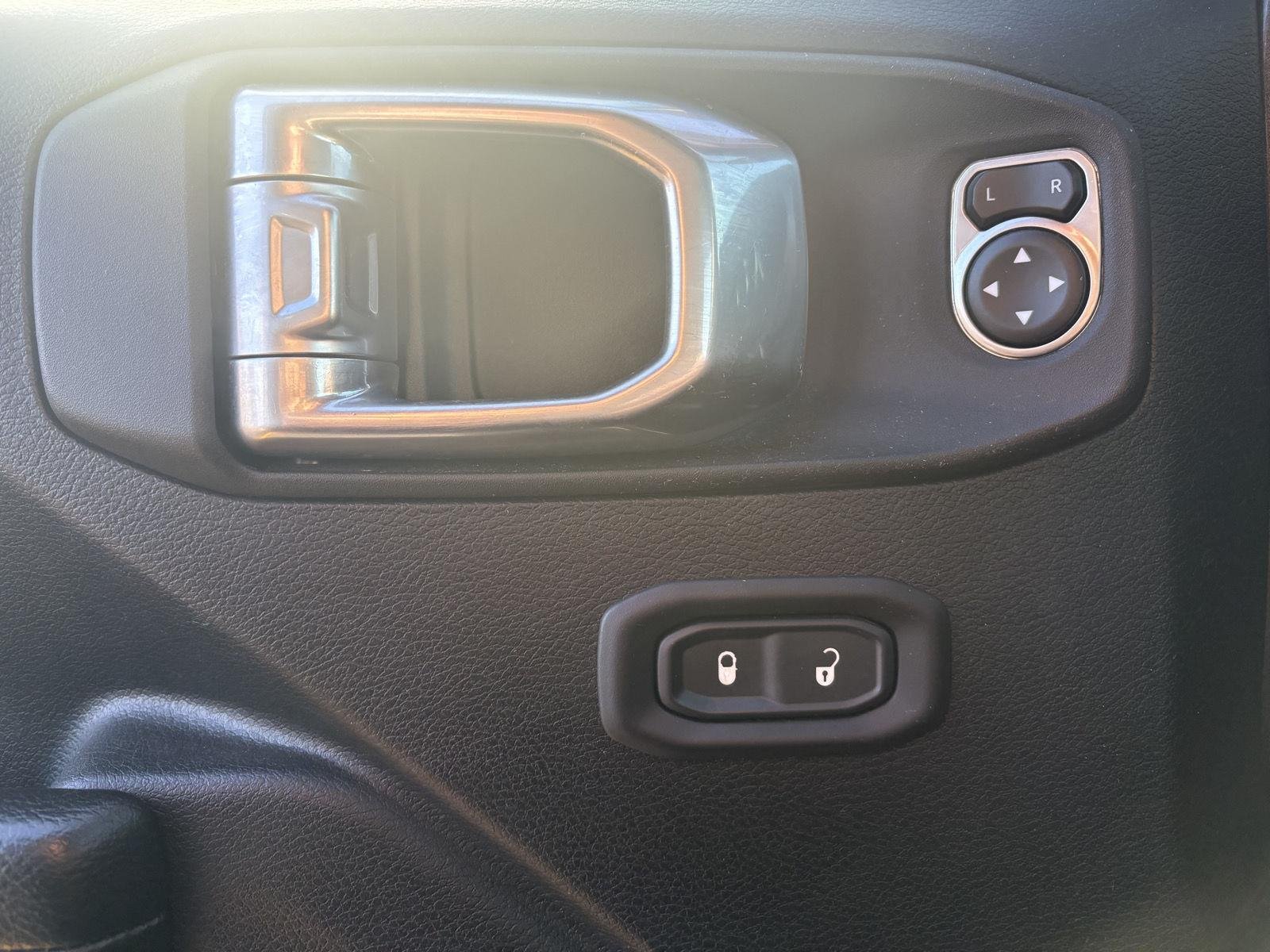 Used 2021 Granite Crystal Metallic Clearcoat Jeep Willys image 15