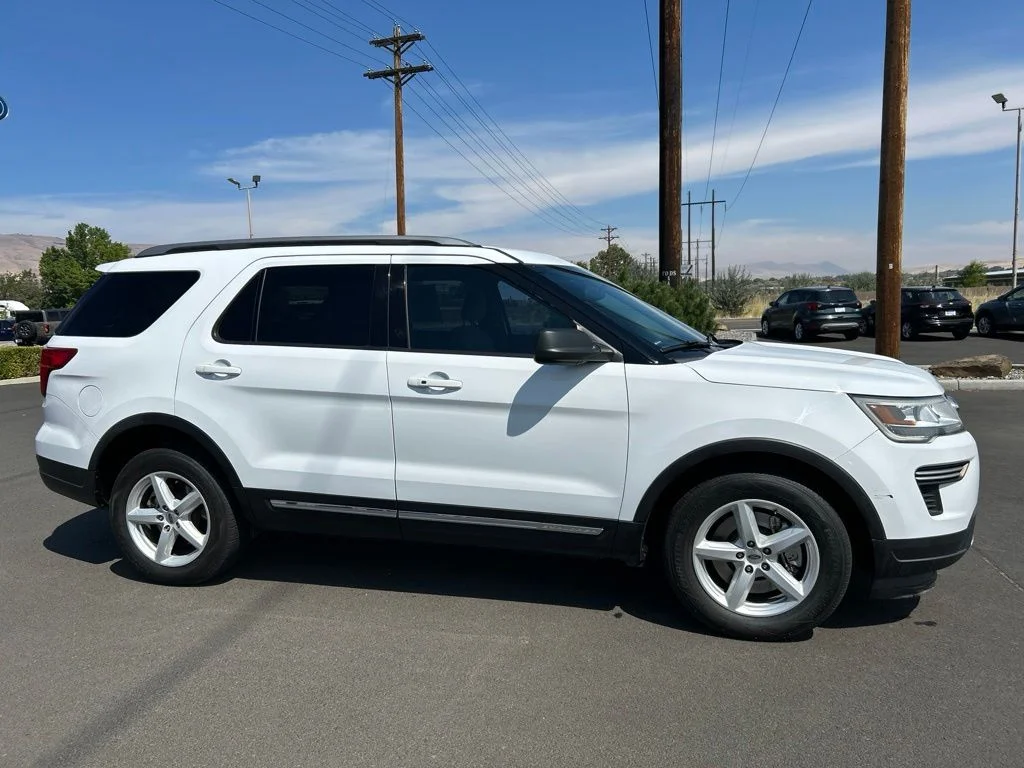 Used 2018 Oxford White Ford XLT image 3