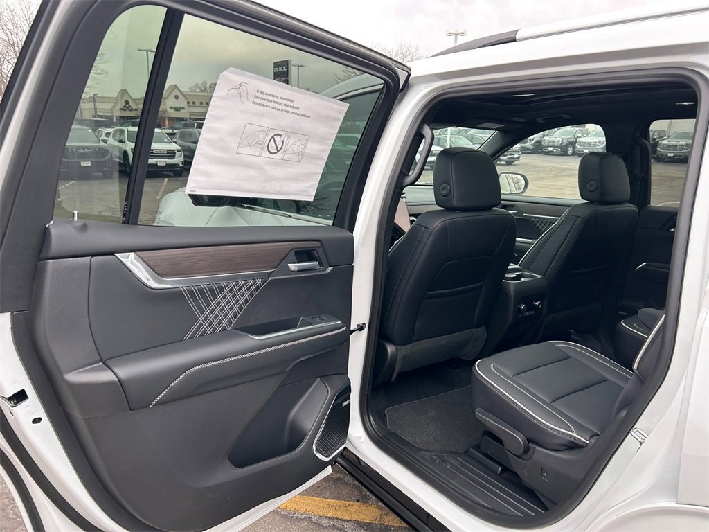 2026 GMC ACADIA - Image 31