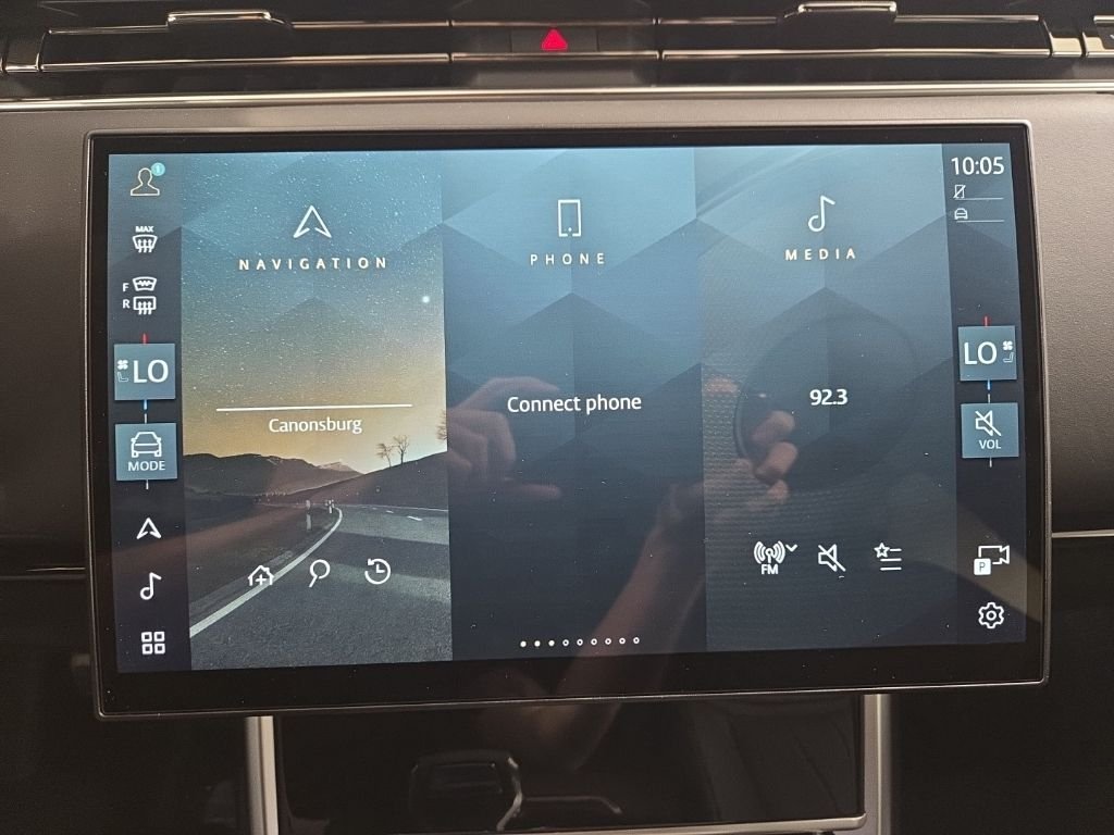 New 2026 Santorini Black Land Rover SE image 15
