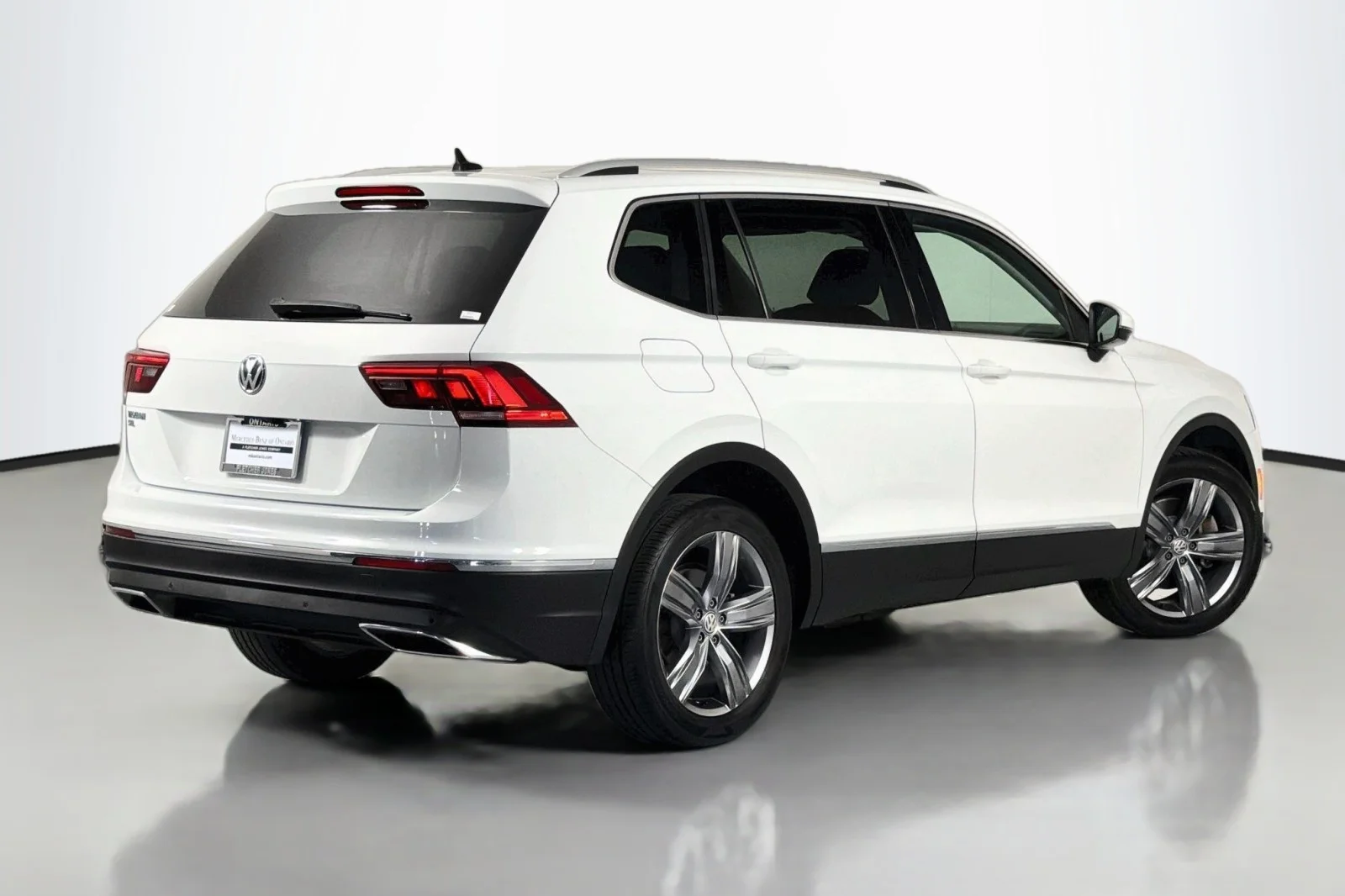 Used 2020 Pure White Volkswagen SEL image 13