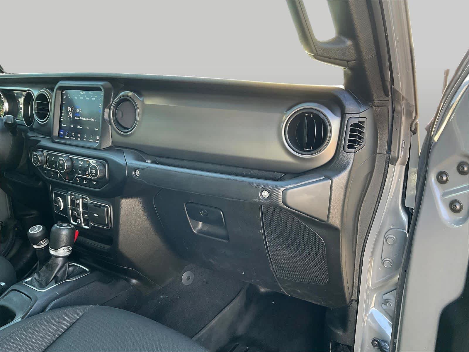 2021 Jeep Gladiator Willys - Photo 29