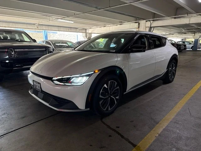 Certified Used 2024 White Kia Light image 1