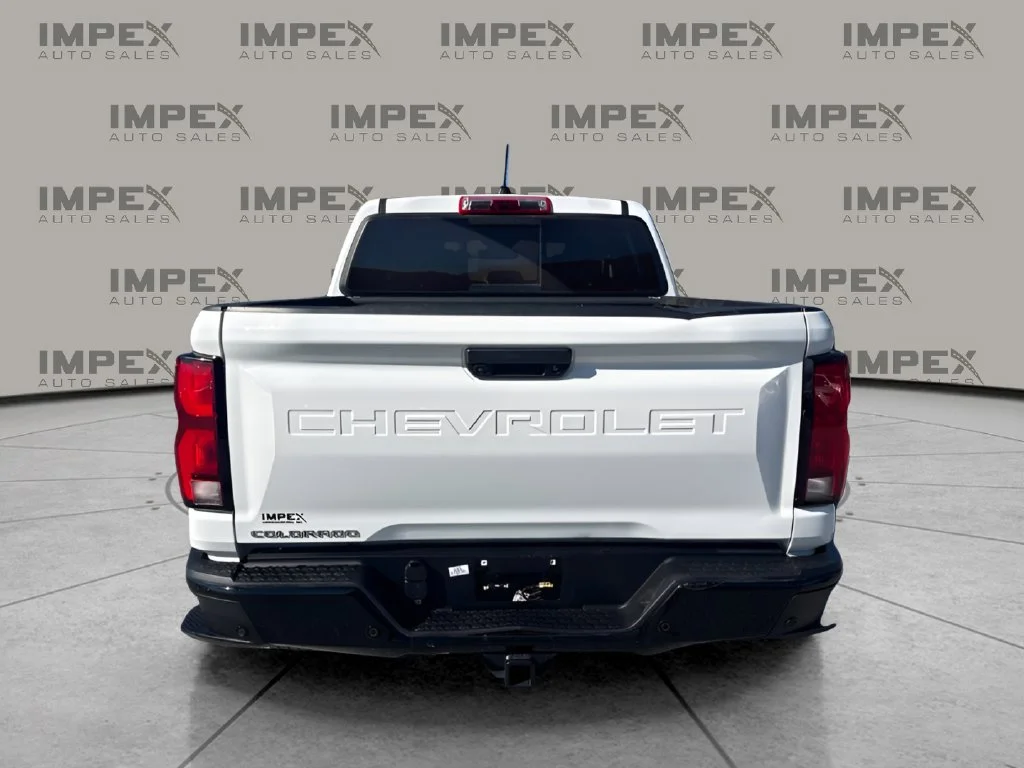 Used 2025 White Chevrolet Z71 image 4