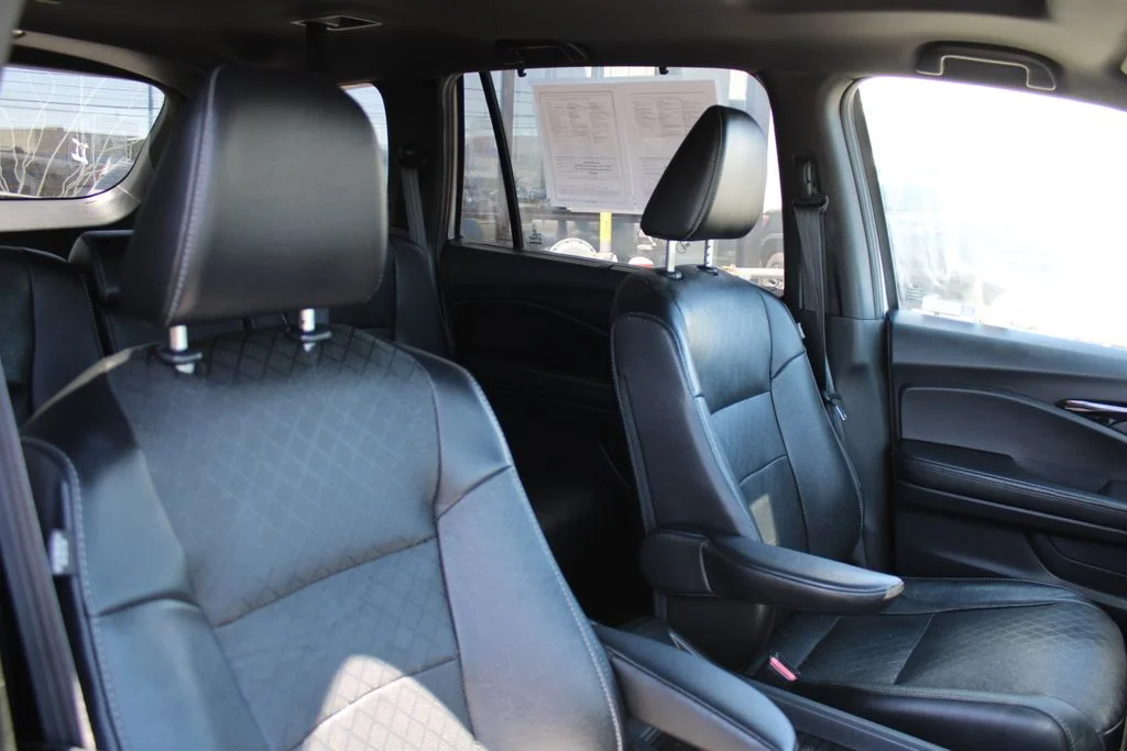 Used 2020 Lunar Silver Metallic Honda Touring image 19