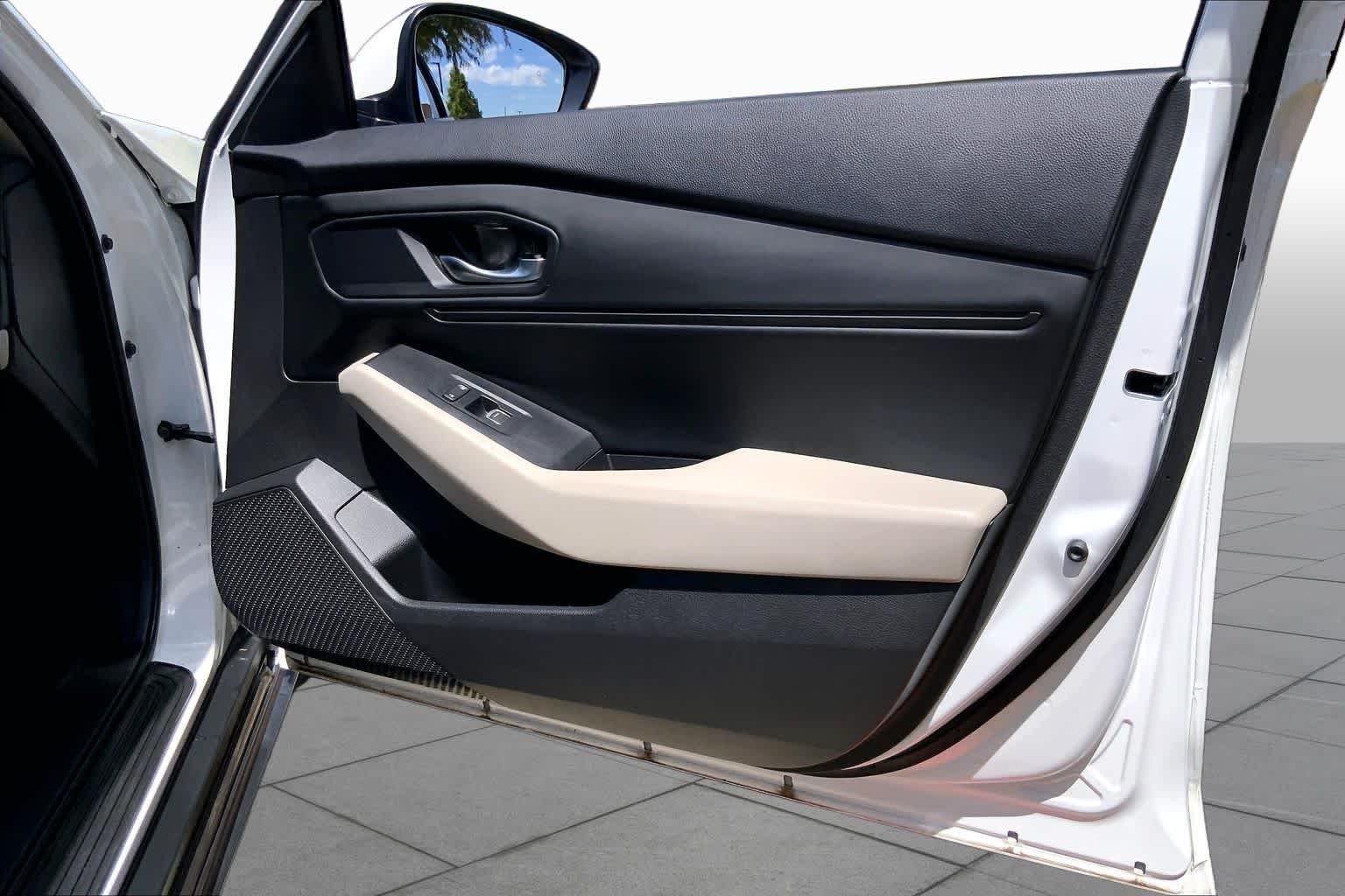 Used 2024 Platinum White Pearl Honda EX image 23