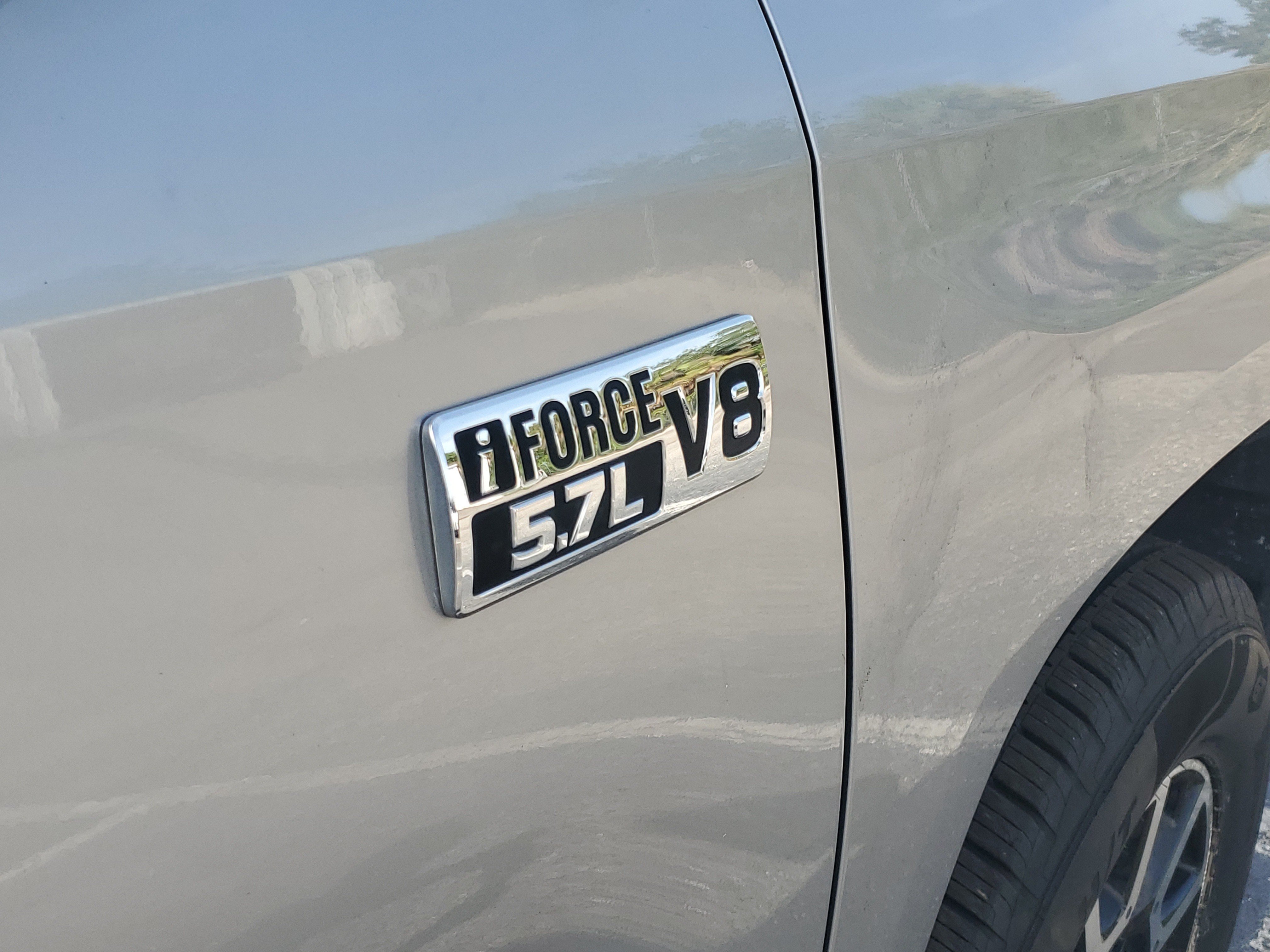 Used 2018 Silver Sky Metallic Toyota Limited image 3