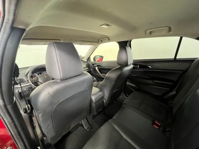 Used 2025 Lightning Blue Metallic Mitsubishi SE image 14