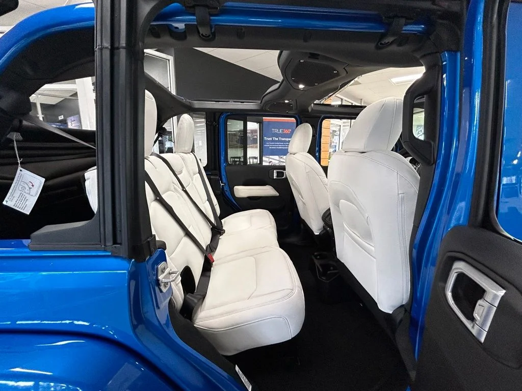 Used 2024 Blue Jeep Sahara image 22